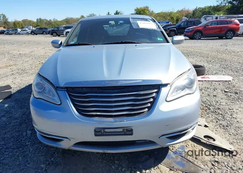 2013 Chrysler 200 Touring z USA, uszkodzony, nr VIN 1C3CCBBB8DN736857